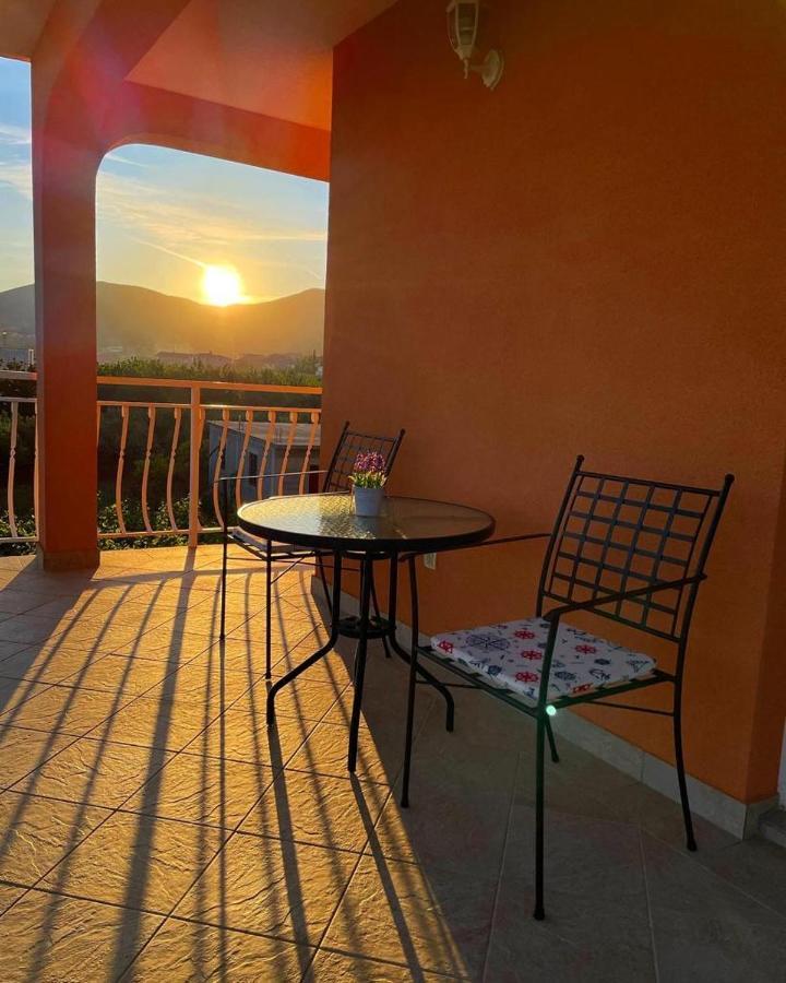 Apartmani Mateja Kaštela Exteriör bild